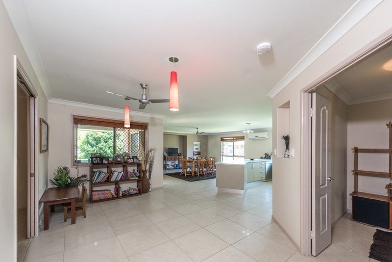 Photo - 4 Davin Place, Coral Cove QLD 4670 - Image 5