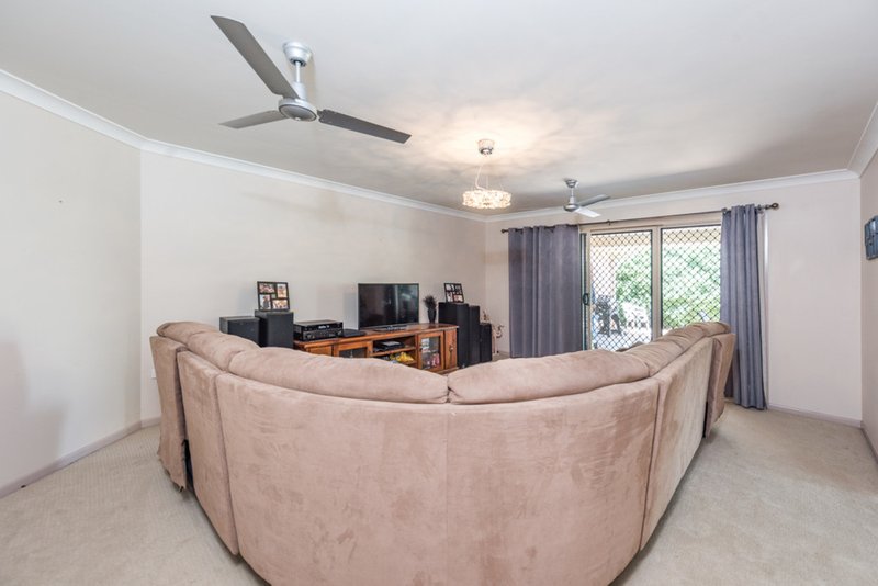 Photo - 4 Davin Place, Coral Cove QLD 4670 - Image 7