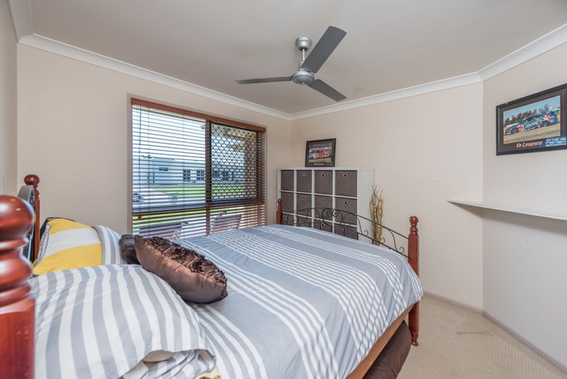 Photo - 4 Davin Place, Coral Cove QLD 4670 - Image 12