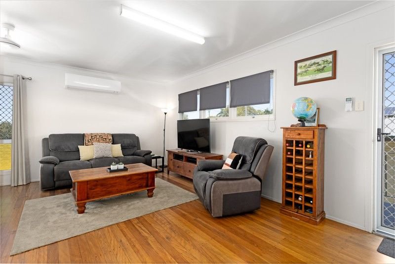 Photo - 4 Davis Street, Redcliffe QLD 4020 - Image 4
