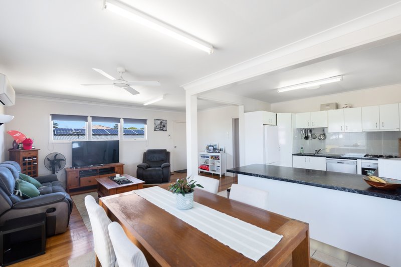 Photo - 4 Davis Street, Redcliffe QLD 4020 - Image 6
