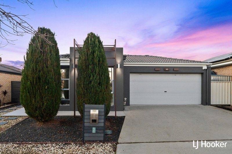 Photo - 4 De Mole Street, Dunlop ACT 2615 - Image 2