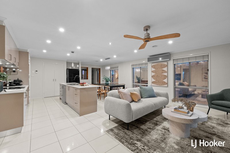 Photo - 4 De Mole Street, Dunlop ACT 2615 - Image 7