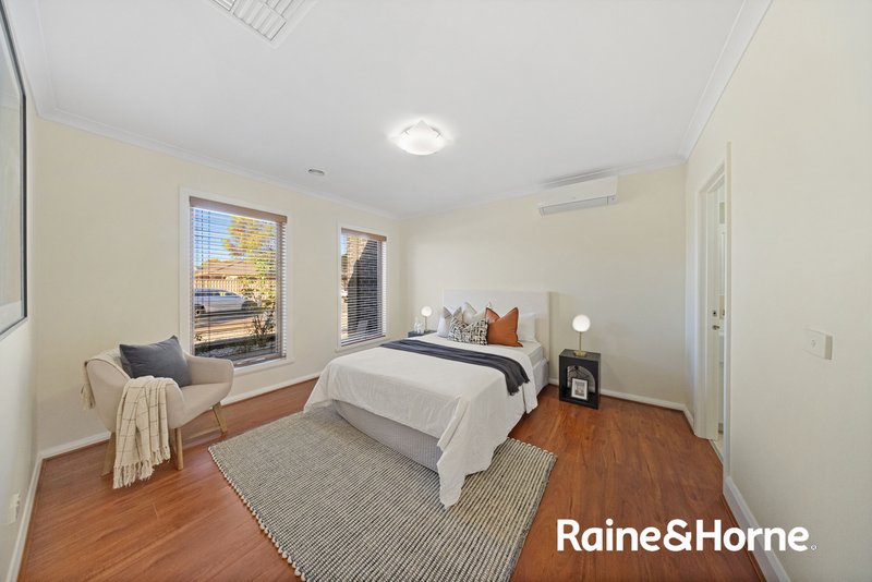 Photo - 4 Deakin Grove, Burnside Heights VIC 3023 - Image 9