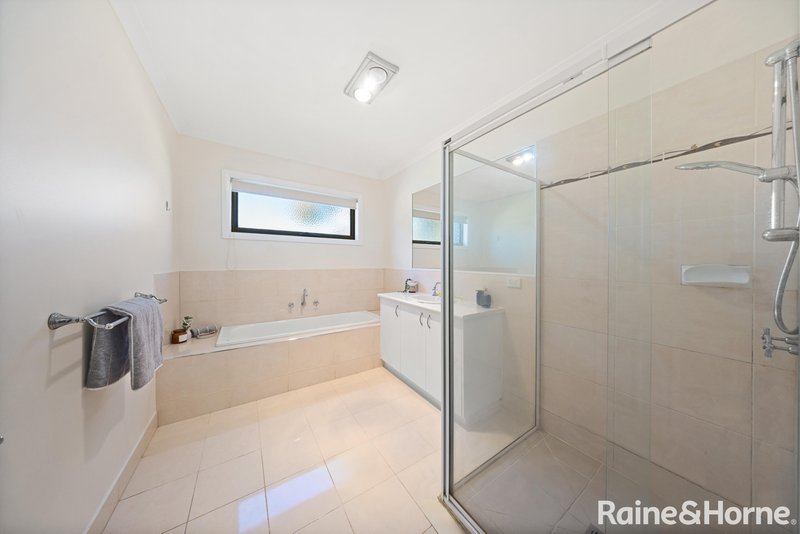 Photo - 4 Deakin Grove, Burnside Heights VIC 3023 - Image 13