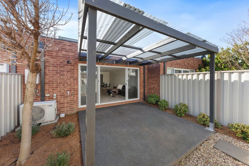 Photo - 4 Debra Avenue, Pakenham VIC 3810 - Image 7