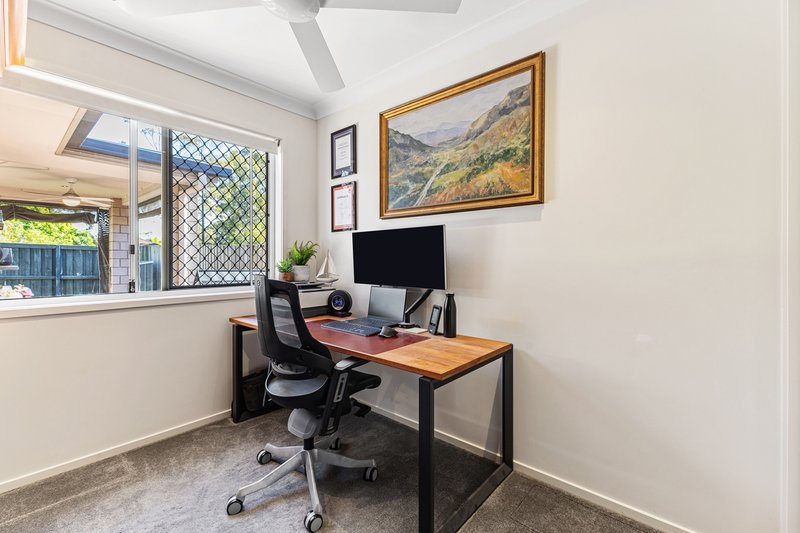Photo - 4 Denham Crescent, North Lakes QLD 4509 - Image 11