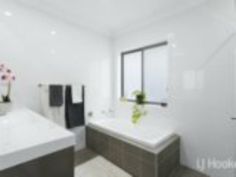 Photo - 4 Dennis Street, Thirlmere NSW 2572 - Image 9