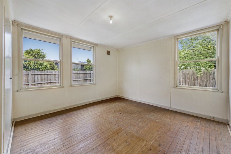 Photo - 4 Derby Road, Kilsyth VIC 3137 - Image 6