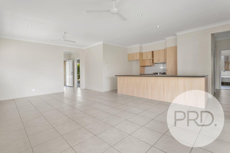 Photo - 4 Derwent Street, Murrumba Downs QLD 4503 - Image 4