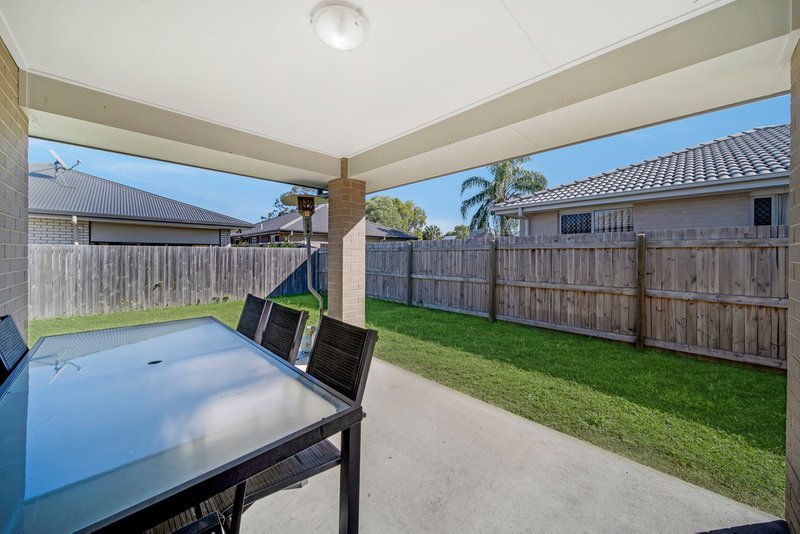 Photo - 4 Deschamps Close, Loganlea QLD 4131 - Image 3