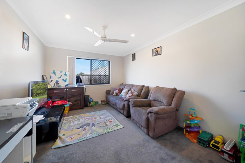 Photo - 4 Deschamps Close, Loganlea QLD 4131 - Image 7