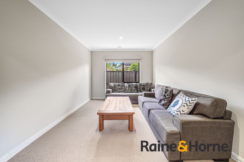 Photo - 4 Destiny Drive, Cranbourne North VIC 3977 - Image 2