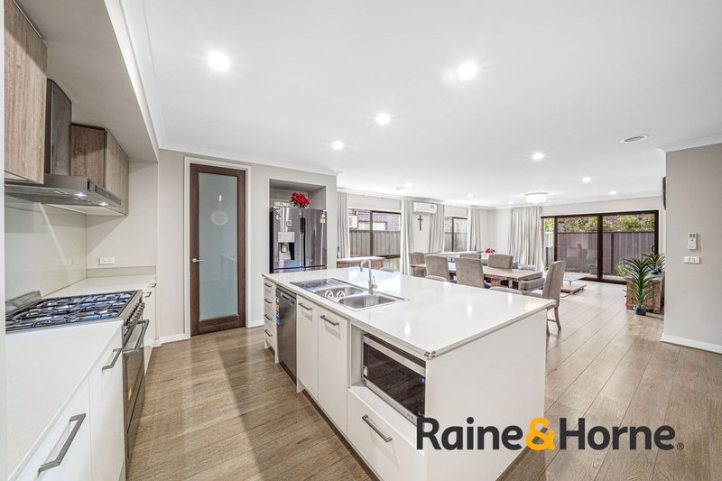 Photo - 4 Destiny Drive, Cranbourne North VIC 3977 - Image 3