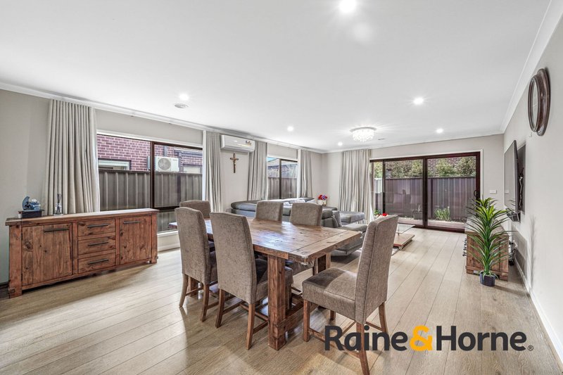 Photo - 4 Destiny Drive, Cranbourne North VIC 3977 - Image 7