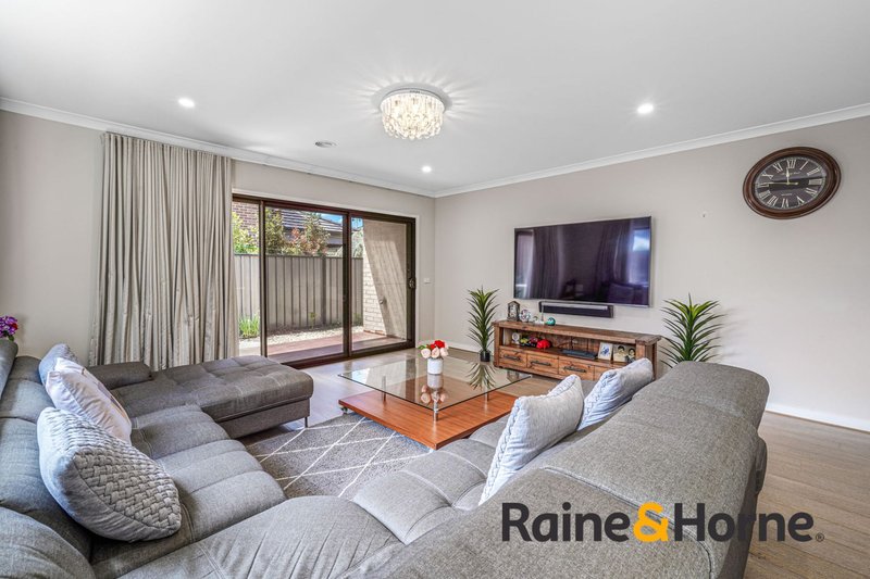 Photo - 4 Destiny Drive, Cranbourne North VIC 3977 - Image 9