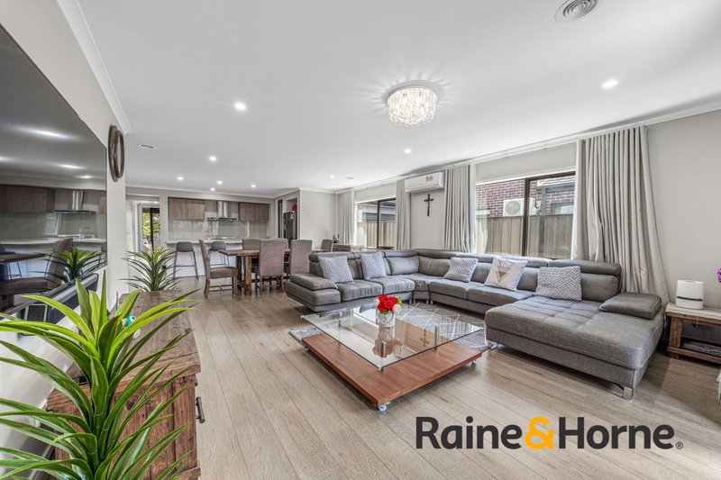 Photo - 4 Destiny Drive, Cranbourne North VIC 3977 - Image 10