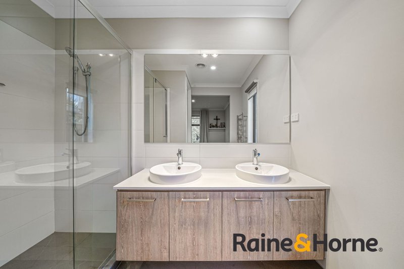 Photo - 4 Destiny Drive, Cranbourne North VIC 3977 - Image 12
