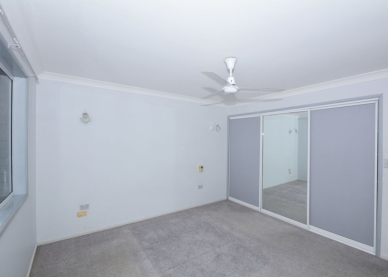 Photo - 4 Diana Place, Urangan QLD 4655 - Image 7