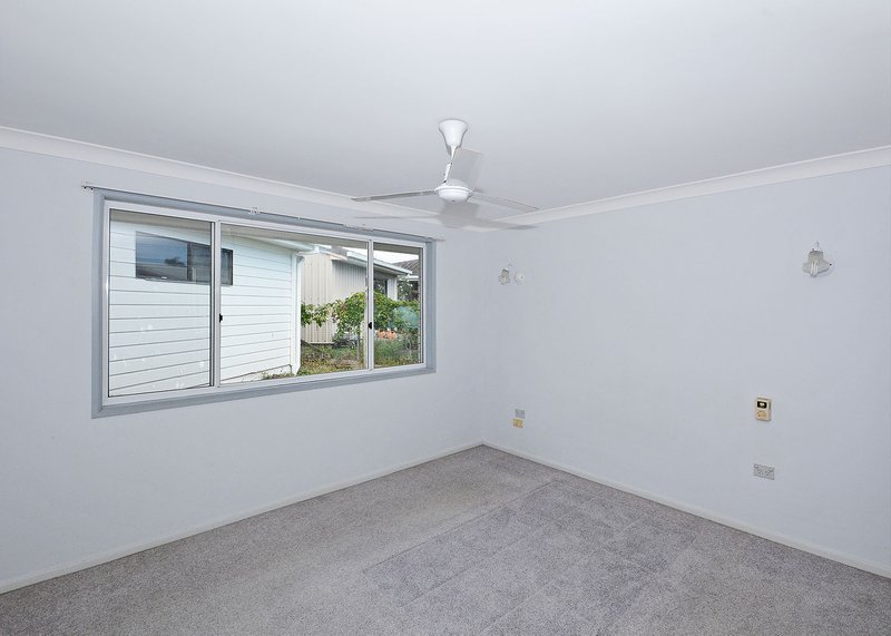 Photo - 4 Diana Place, Urangan QLD 4655 - Image 8