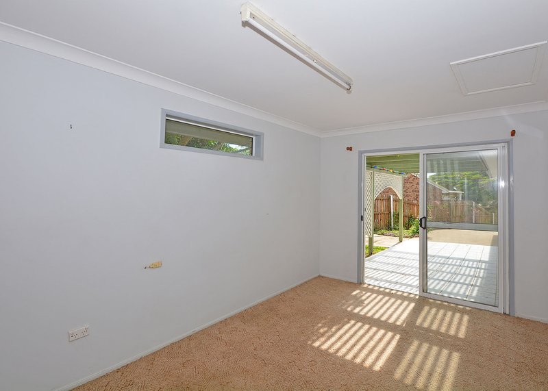 Photo - 4 Diana Place, Urangan QLD 4655 - Image 11