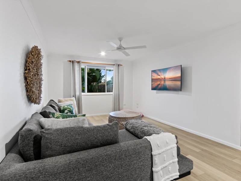 Photo - 4 Diana Place, Urangan QLD 4655 - Image 7