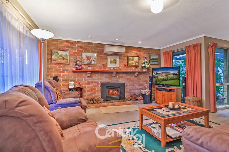 Photo - 4 Diane Close, Pakenham VIC 3810 - Image 3