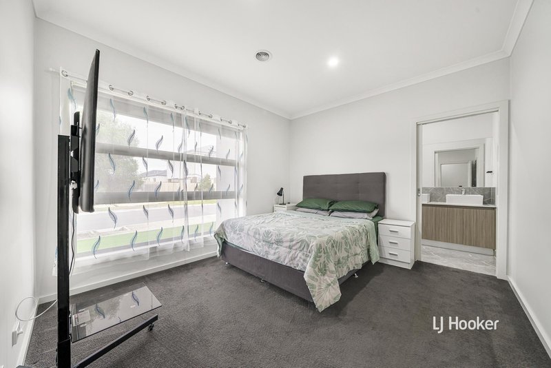 Photo - 4 Dixon Street, Deanside VIC 3336 - Image 2
