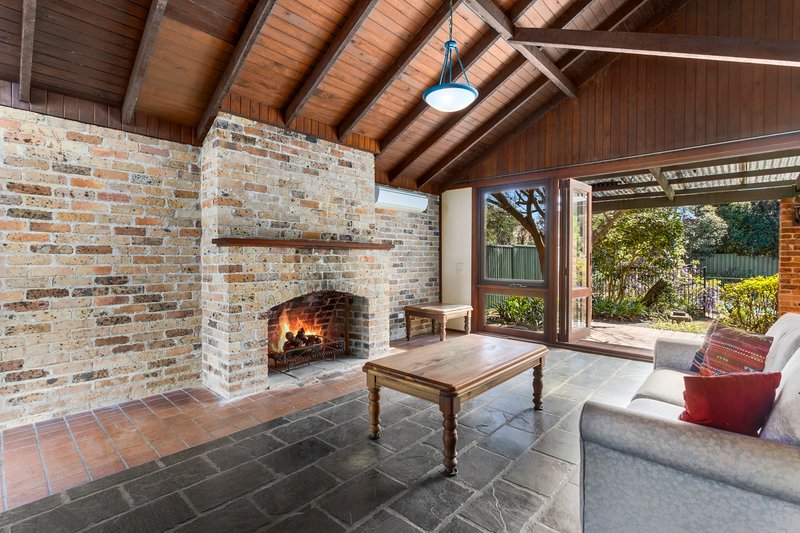 Photo - 4 Donegal Road, Killarney Heights NSW 2087 - Image 2