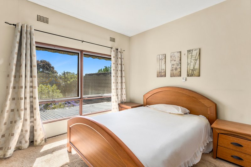 Photo - 4 Donegal Road, Killarney Heights NSW 2087 - Image 8