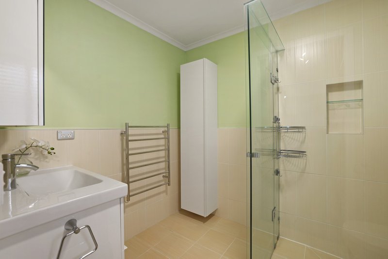 Photo - 4 Dotterel Court, Werribee VIC 3030 - Image 10