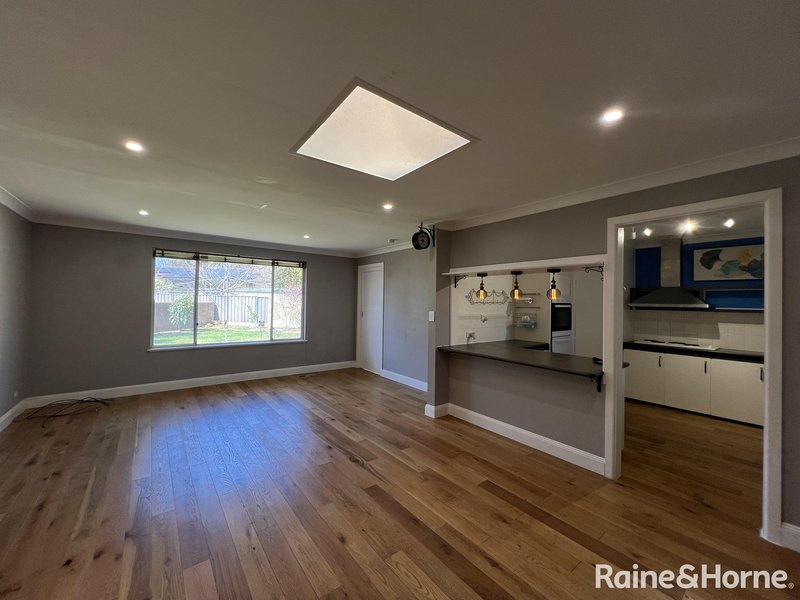 Photo - 4 Dougherty Place, Orange NSW 2800 - Image 4