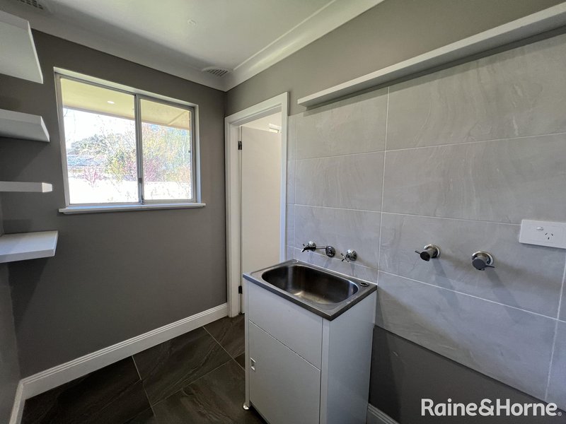 Photo - 4 Dougherty Place, Orange NSW 2800 - Image 5