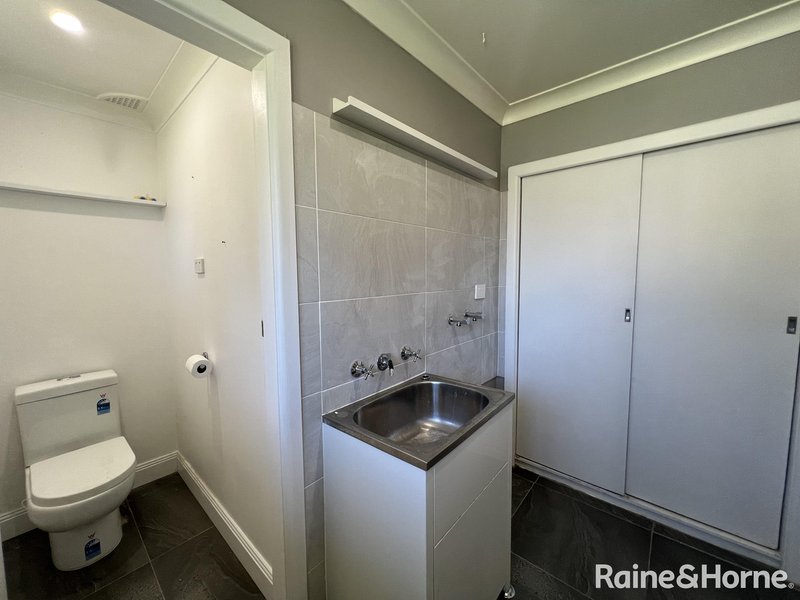 Photo - 4 Dougherty Place, Orange NSW 2800 - Image 6