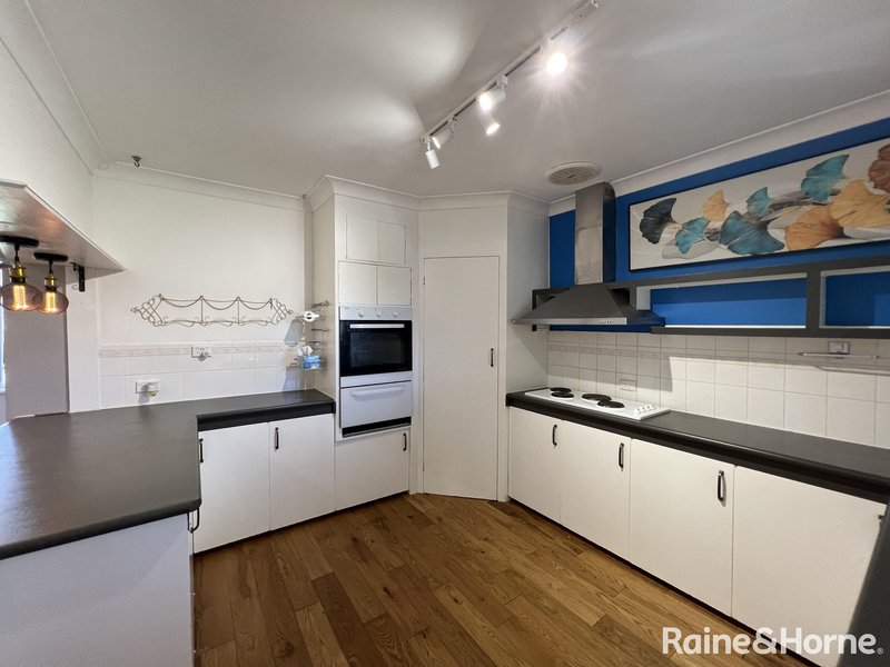 Photo - 4 Dougherty Place, Orange NSW 2800 - Image 7