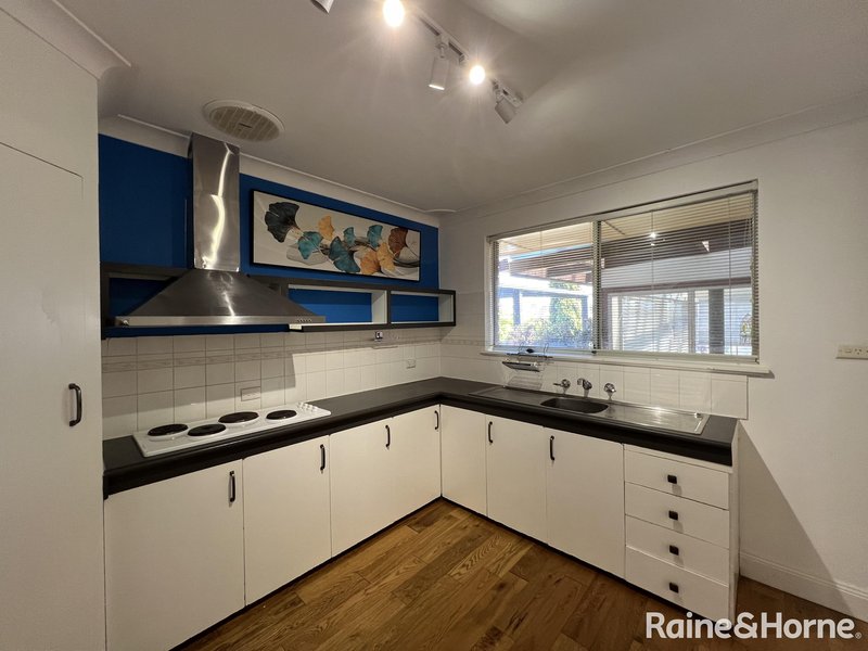 Photo - 4 Dougherty Place, Orange NSW 2800 - Image 8