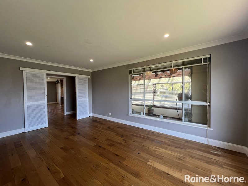 Photo - 4 Dougherty Place, Orange NSW 2800 - Image 9