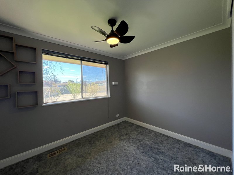 Photo - 4 Dougherty Place, Orange NSW 2800 - Image 12