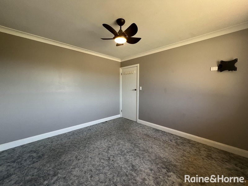 Photo - 4 Dougherty Place, Orange NSW 2800 - Image 18