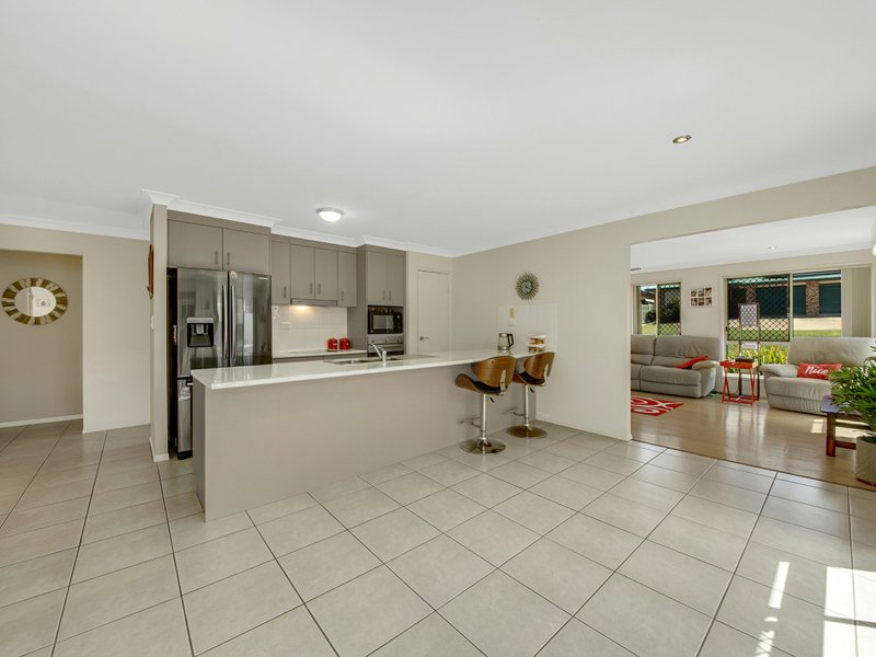 Photo - 4 Douglas Street, Tannum Sands QLD 4680 - Image 5