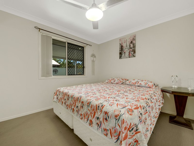 Photo - 4 Douglas Street, Tannum Sands QLD 4680 - Image 11