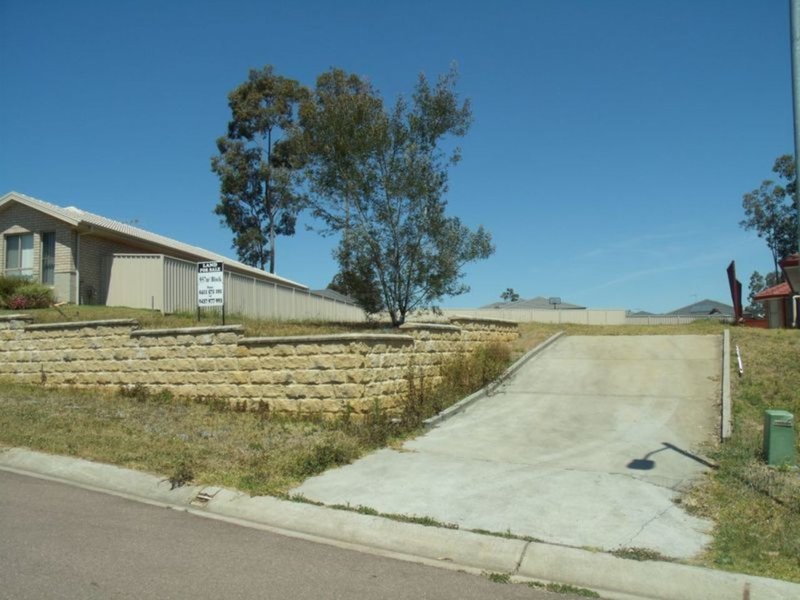 Photo - 4 Drayton Grove, Cessnock NSW 2325 - Image 3