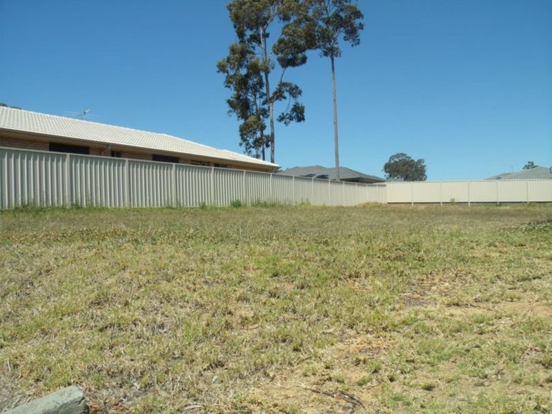 Photo - 4 Drayton Grove, Cessnock NSW 2325 - Image 4