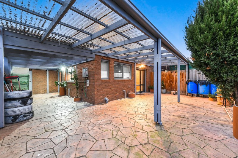 Photo - 4 Dryandra Crescent, Keysborough VIC 3173 - Image 11