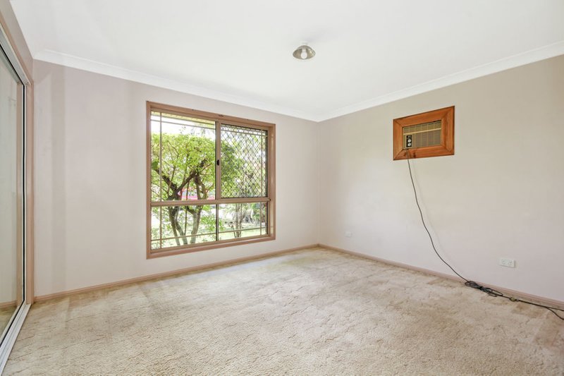 Photo - 4 Dufay Court, Burpengary QLD 4505 - Image 11