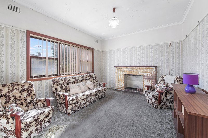 Photo - 4 Dunbar Avenue, Regents Park NSW 2143 - Image 2