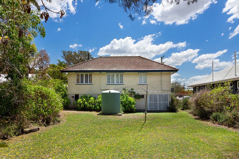 Photo - 4 Dunkirk Street, Gaythorne QLD 4051 - Image 2