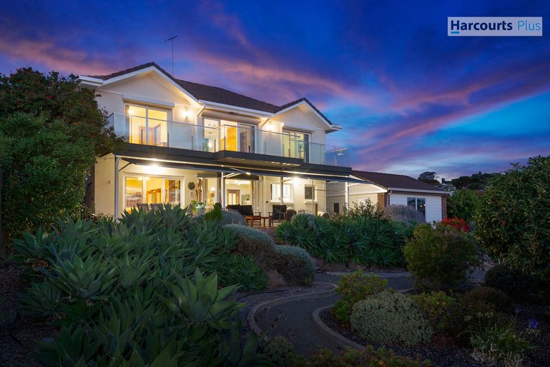 Photo - 4 Duntroon Close, Hallett Cove SA 5158 - Image 2