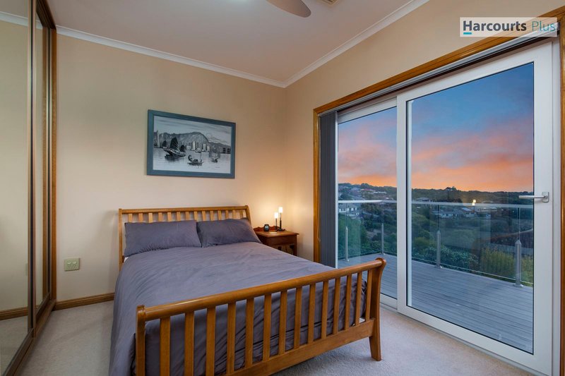 Photo - 4 Duntroon Close, Hallett Cove SA 5158 - Image 12