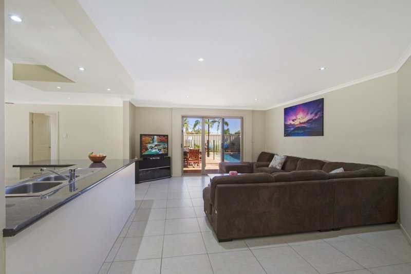 Photo - 4 Eacham Avenue, Coombabah QLD 4216 - Image 4